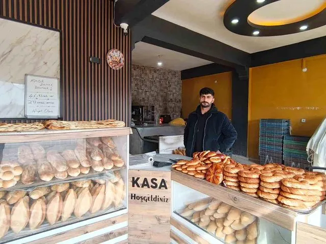 Ağrı Diyadin'de Gönülleri Isıtan Sosyal Seferberlik: Askıda Ekmek Geleneği Yaşatılıyor