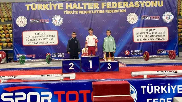 Ağrılı öğrenci halterde Türkiye şampiyonu oldu