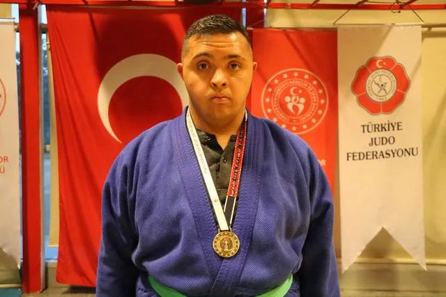 Antrenörünün futsalda keşfettiği Down sendromlu Samet, judoda 2 yıl Türkiye şampiyonu oldu