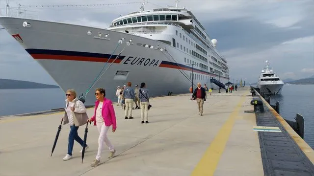 Bodrum'a "Europa" kruvaziyeriyle 357 turist geldi