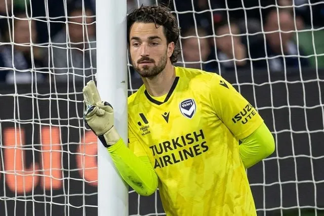 Bu görüntüden birkaç saniye sonra olanlar inanılmaz! Martılar sahayı istila etti