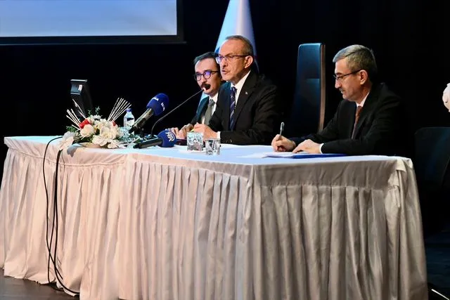 Depremin yaralarını saran Malatya