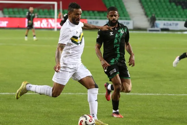 Esenler Erokspor kazandı, Sakaryaspor 1. Lig