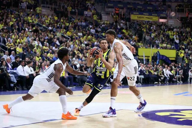 Euroleague: Fenerbahçe: 69 Real Madrid: 74
