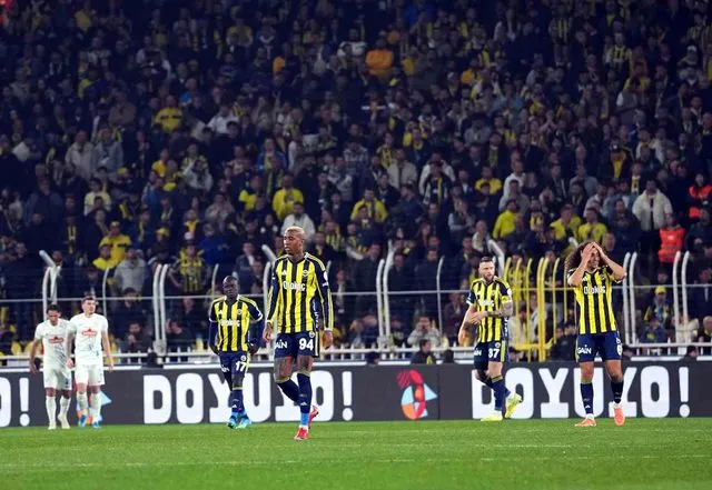 Fenerbahçe, derbiye puan kaybıyla gidiyor