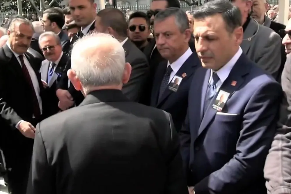 Gürsel Tekin: Camii çok kalabalıktı, Özgür Özel