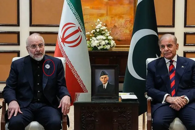 İran heyetinin başkanı unutmadı! Dikkat çeken rozet detayı