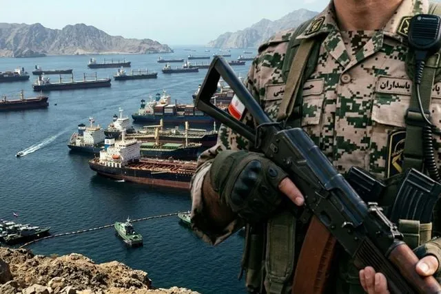İran tehdit etti, ABD gemisi Hürmüz