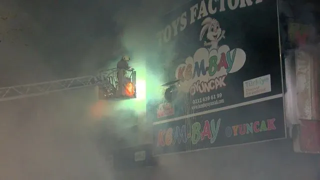 İSTOÇ'ta oyuncak mağazasında yangın çıktı