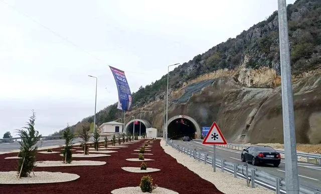 Karadeniz'i İç Anadolu'ya bağlayan Kırkdilim Tünelleri trafiğe açıldı