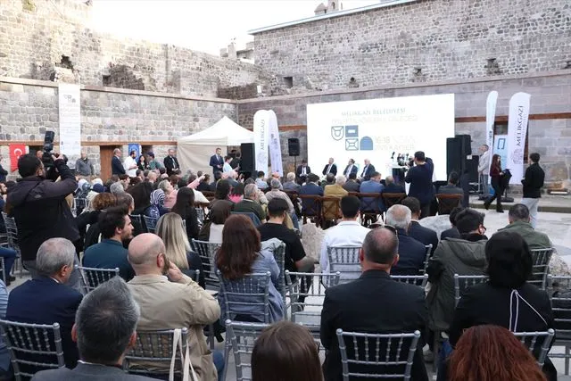 Kayseri'de "Ticaretin Kökleri ve Geleceği: Kayseri Kapalıçarşı ve Hanlar Bölgesi Vizyon Çalıştayı" başladı