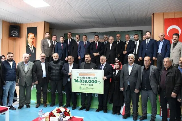 Ladik'te çiftçilere yonca tohumu ve gübre dağıtımı yapıldı