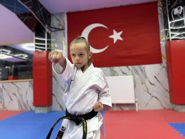 Minik milli karateci Ayza Akgün