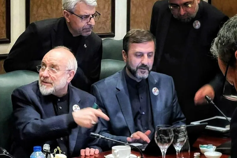 ABD ile masaya oturan İran heyetinden ilk fotoğraf