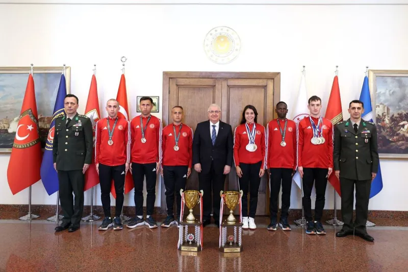 Bakan Yaşar Güler Dünya Şampiyonu Askeri Sporcuları Makamında Ağırladı