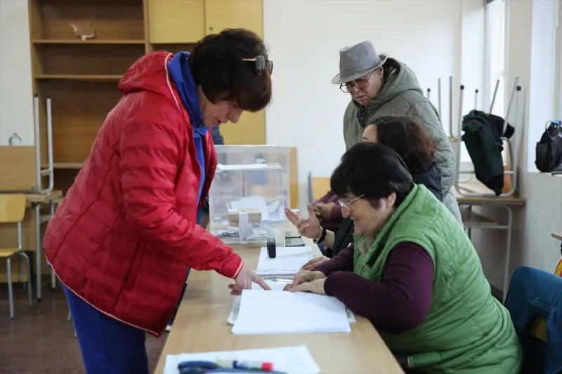 Bulgaristan'da Siyasi İstikrarsızlığa Son Verme Umuduyla Seçimler Başladı