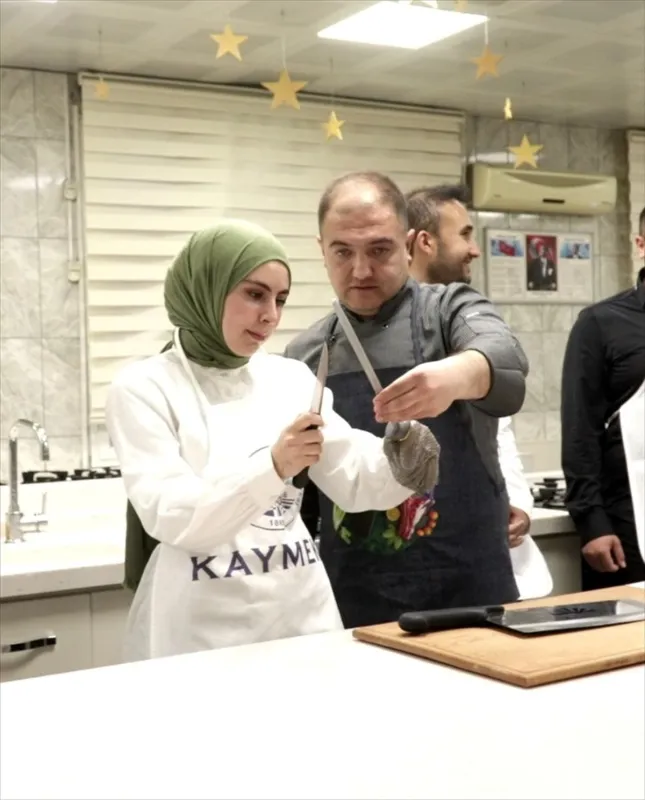 Kayseri'nin Tescilli Lezzeti İçin Dev Adım: Profesyonel Pastırma Doğrama Kursu Başladı