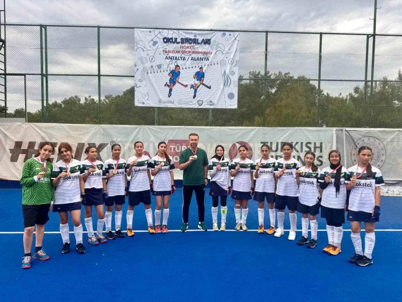 Manisa'nın kızları turnuvadan şampiyon ayrıldı