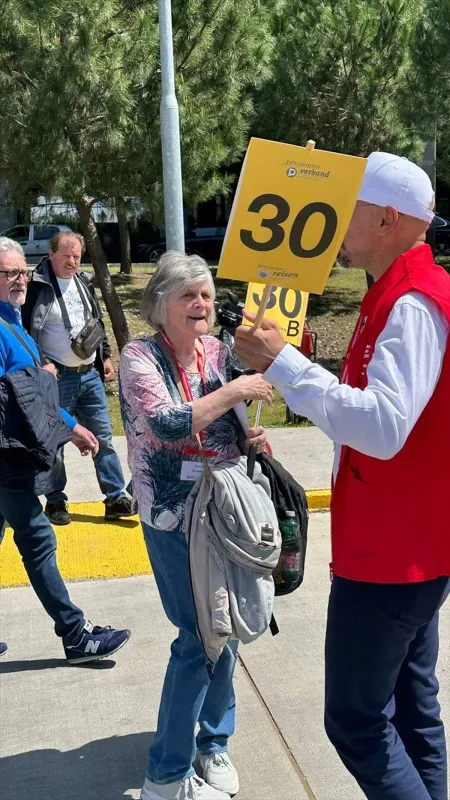 Marmaris'e ilk Avusturyalı turist kafilesi geldi