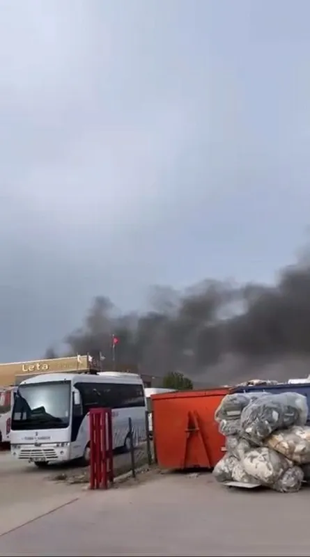 Mobilya fabrikasında çıkan yangın söndürüldü