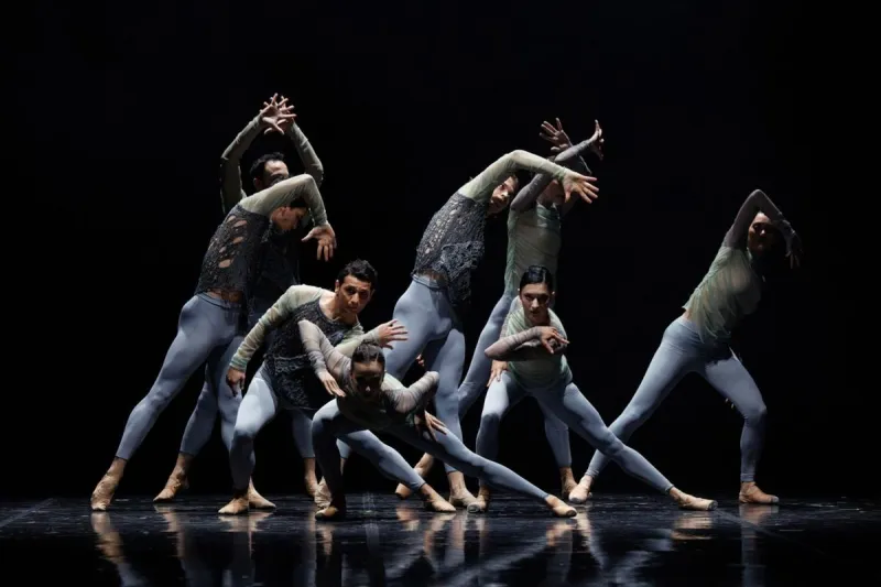 'Momentum' balesinin dünya prömiyeri Süreyya Operası'nda yapıldı