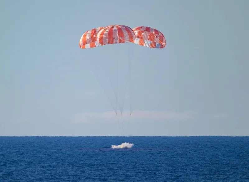 NASA’nın Tarihi Artemis 2 Misyonu Tamamlandı: Orion Kapsülü Pasifik Okyanusu’na Başarıyla İndi