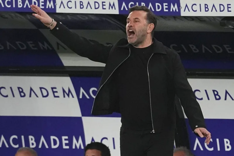 Okan Buruk alınan 3 puan sonrası hakemlere ateş püskürdü