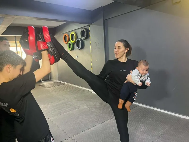 Ringlerin Şampiyonu Anneden İlham Veren Yaşam Dersi: Spor Salonu Hem Ring Hem Yuva Oldu