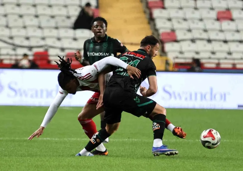 Trendyol Süper Lig: Antalyaspor: 0 Konyaspor: 0 (İlk yarı)