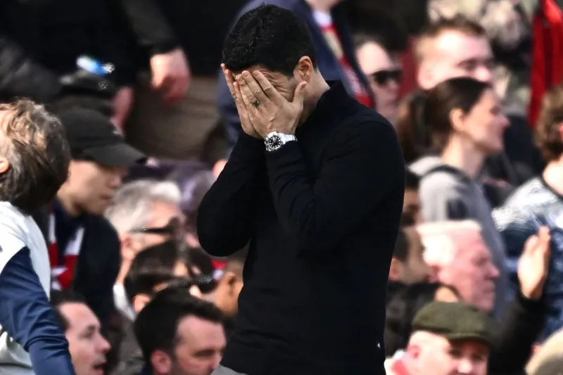 Yıllar sonra şampiyonluğa koşan Arsenal kendi sahasında yenildi