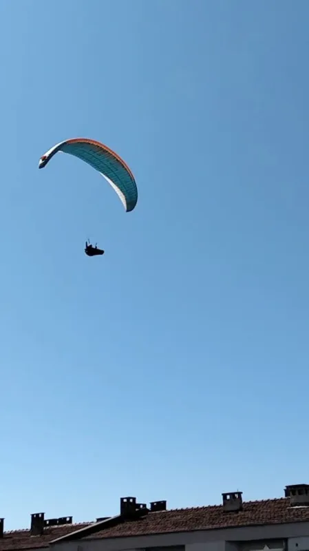 Zonguldak'ta Yamaç Paraşütçüsüne Esprili Davet