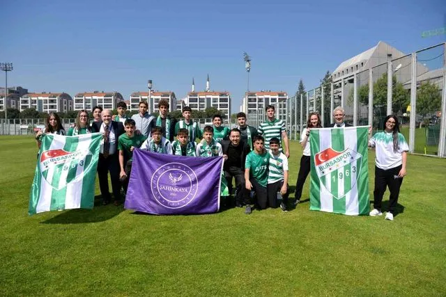 Öğrencilerden şampiyonu ziyaret