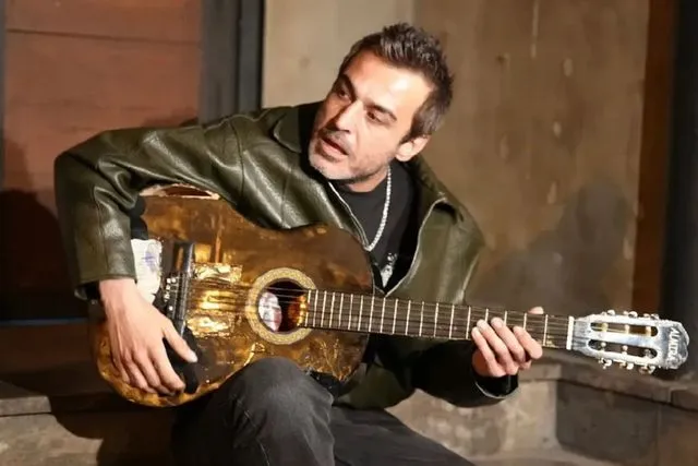 Şarkıcı Rıza Tamer evinde fenalaştı! Apar topar hastaneye kaldırdılar