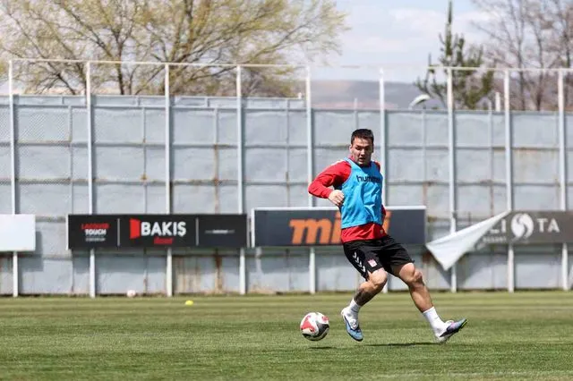 Sivasspor'da Rey Manaj idmanlara başladı