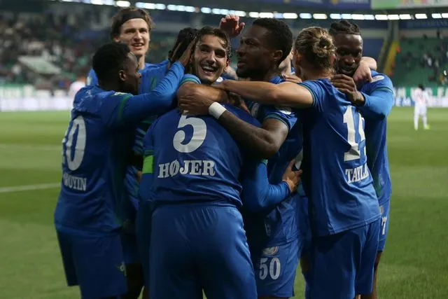 Taraftarı Coşturan Galibiyet: Çaykur Rizespor, Samsunspor'u 4-1 Yenerek Puanını 33'e Yükseltti