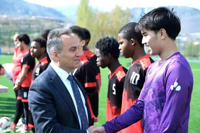 Tokat'ta gençler futbol turnuvasında buluştu