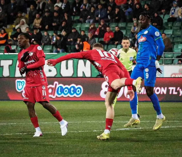 Trendyol Süper Lig: Çaykur Rizespor: 0 Gaziantep FK: 1 (İlk yarı)