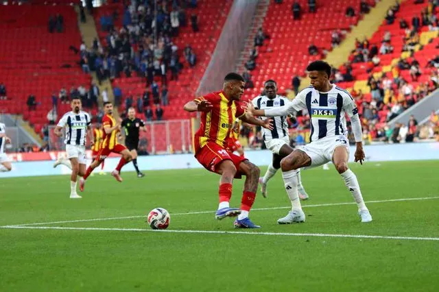 Trendyol Süper Lig: Göztepe: 3 Kasımpaşa: 3 (Maç sonucu)