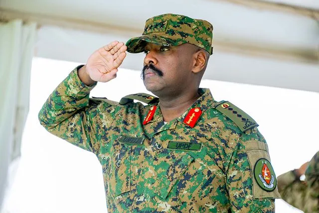 Türkiye'yi tehdit eden küstah general el yükseltti