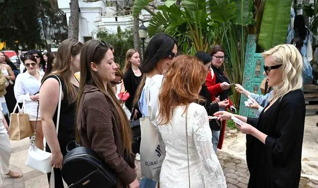 Ukrayna'dan gelen 100 seyahat acentesi yetkilisi Kemer turizmi hakkında bilgi aldı