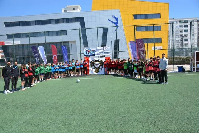 Van'da "Gençler Sporda, Gelecek Emniyette Mini Futbol Turnuvası" düzenlendi