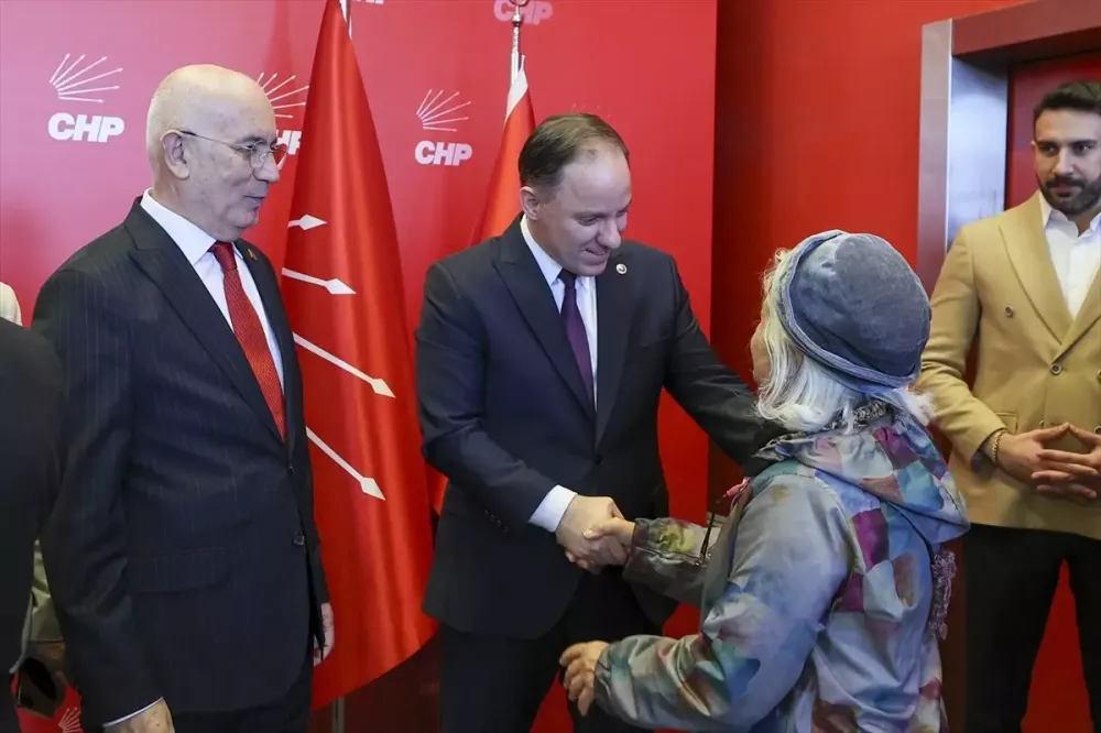 CHP, Bayramda Siyasi Partileri Ağırladı