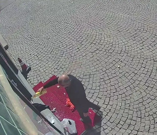 Eczaneye Yapılan Saldırı Girişimi Kamerada