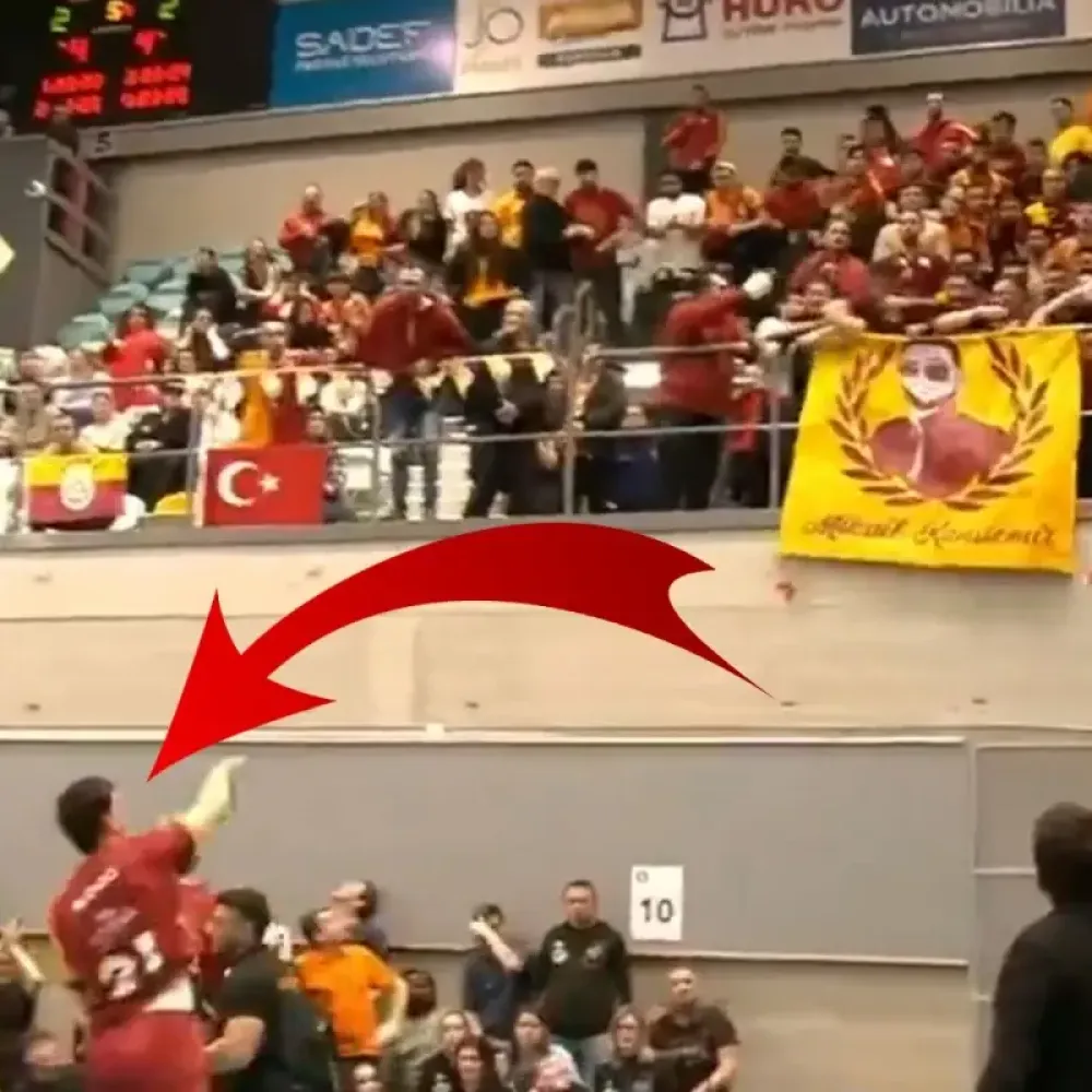 Galatasaray Voleybol Takımı'nda Şok Olay: Yıldız Oyuncu Kendi Taraftarıyla Birbirine Girdi