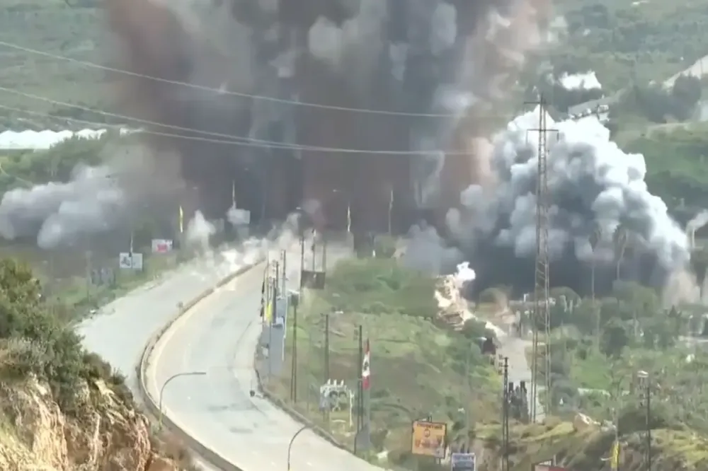 Lübnan'a Yapılan İsrail Saldırıları: Kasımiye Köprüsü Bombalandı