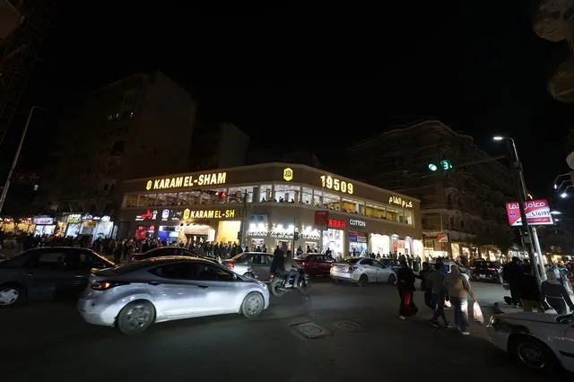 Mısır'da Enerji Krizi: Erken Kapanan Dükkanlar ve Karanlığa Bürünen Sokaklar