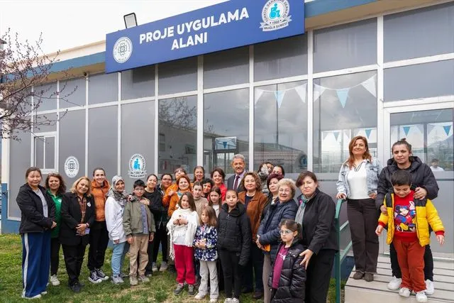 Muğla'da down sendromlular farkındalık için çorap ve ağaç boyama yaptı