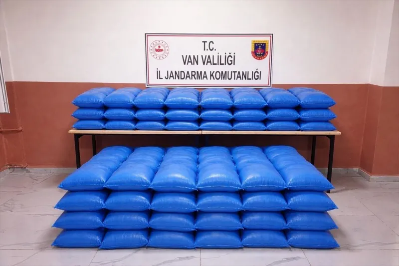Doğu Anadolu'da Kaçakçılık Operasyonu: Binlerce Eşya ve Gıda Ele Geçirildi