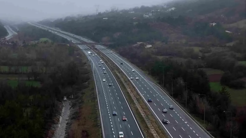 Dönüş Yolculuğu Hareketlendi: Tatilciler Yollara Düştü, Bolu'da Trafik Yoğunluğu Artıyor