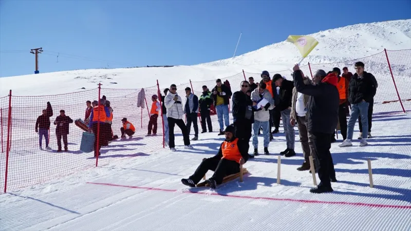 Erciyes'te Düzenlenen Geleneksel Kızak Türkiye Şampiyonası'nda Sporcular Yarıştı